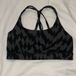Lululemon energy sports bra Size 6. like new(m21)